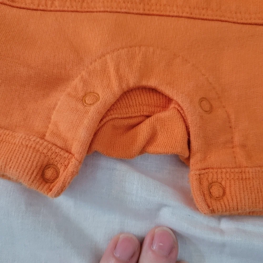 Old Navy vintage orange sleeveless snap bottom octopus 